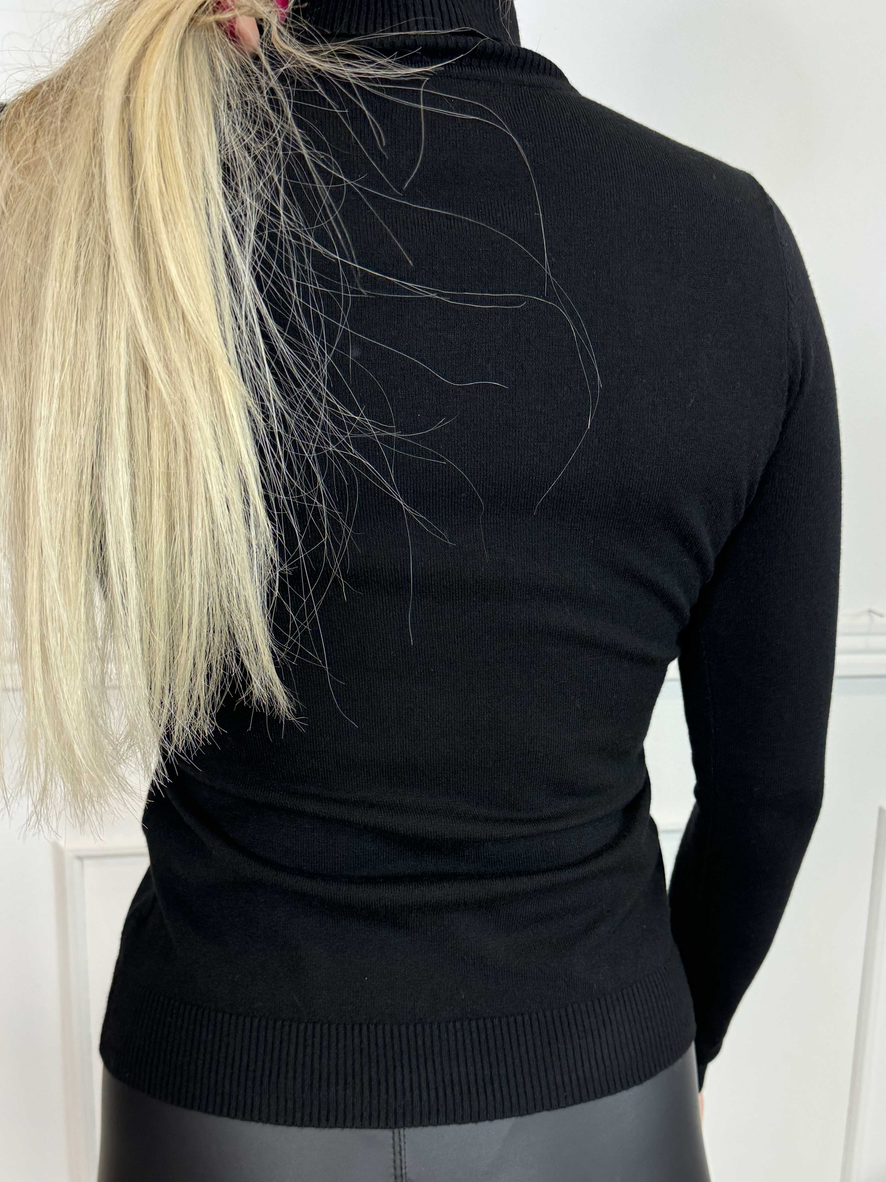 Oksana - Mjuk blus i viskosblandning med turtleneck